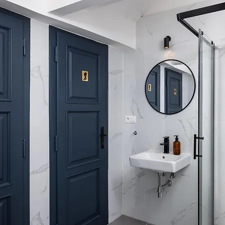 Apartment Zesty Family Friendly Elevator Access Old Town Prag