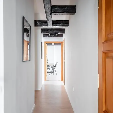 Zesty Family Friendly Elevator Access Old Town