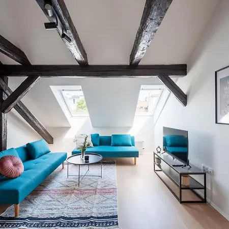 Zesty Family Friendly Elevator Access Old Town Apartment