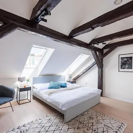 Apartment Zesty Family Friendly Elevator Access Old Town