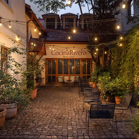 Zesty Family Friendly Elevator Access Old Town Apartamento