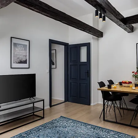 Zesty Family Friendly Elevator Access Old Town Praga