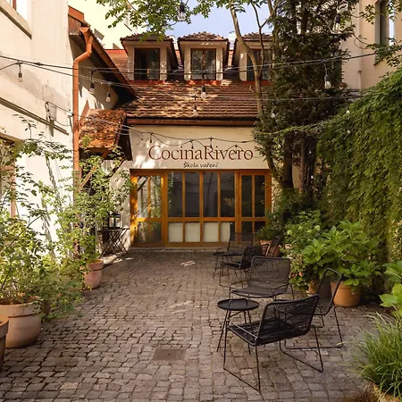 Zesty Family Friendly Elevator Access Old Town Apartamento Praga