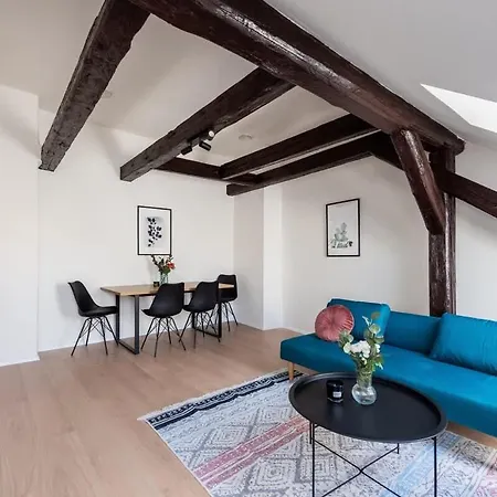 Zesty Family Friendly Elevator Access Old Town Prag